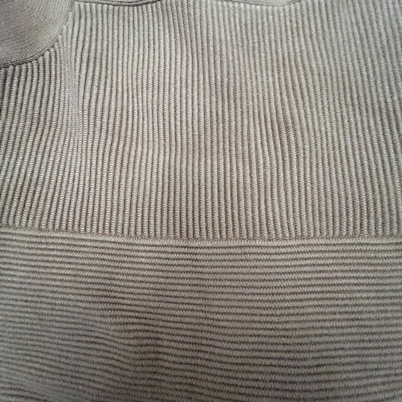 A&F Women's Ribbed Tank Top - Picture 2 of 4